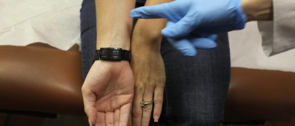 Родинка на руке