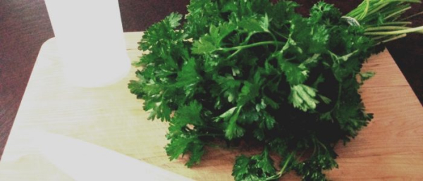 Петрушка от пигментных пятен