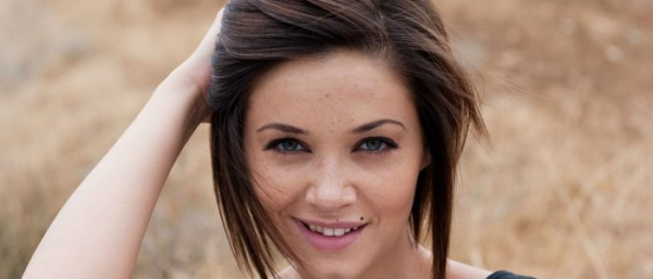 Родинки на лбу у женщин и мужчин