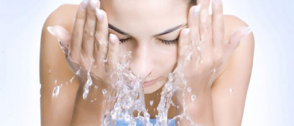 Чем и как умывать лицо от прыщей?